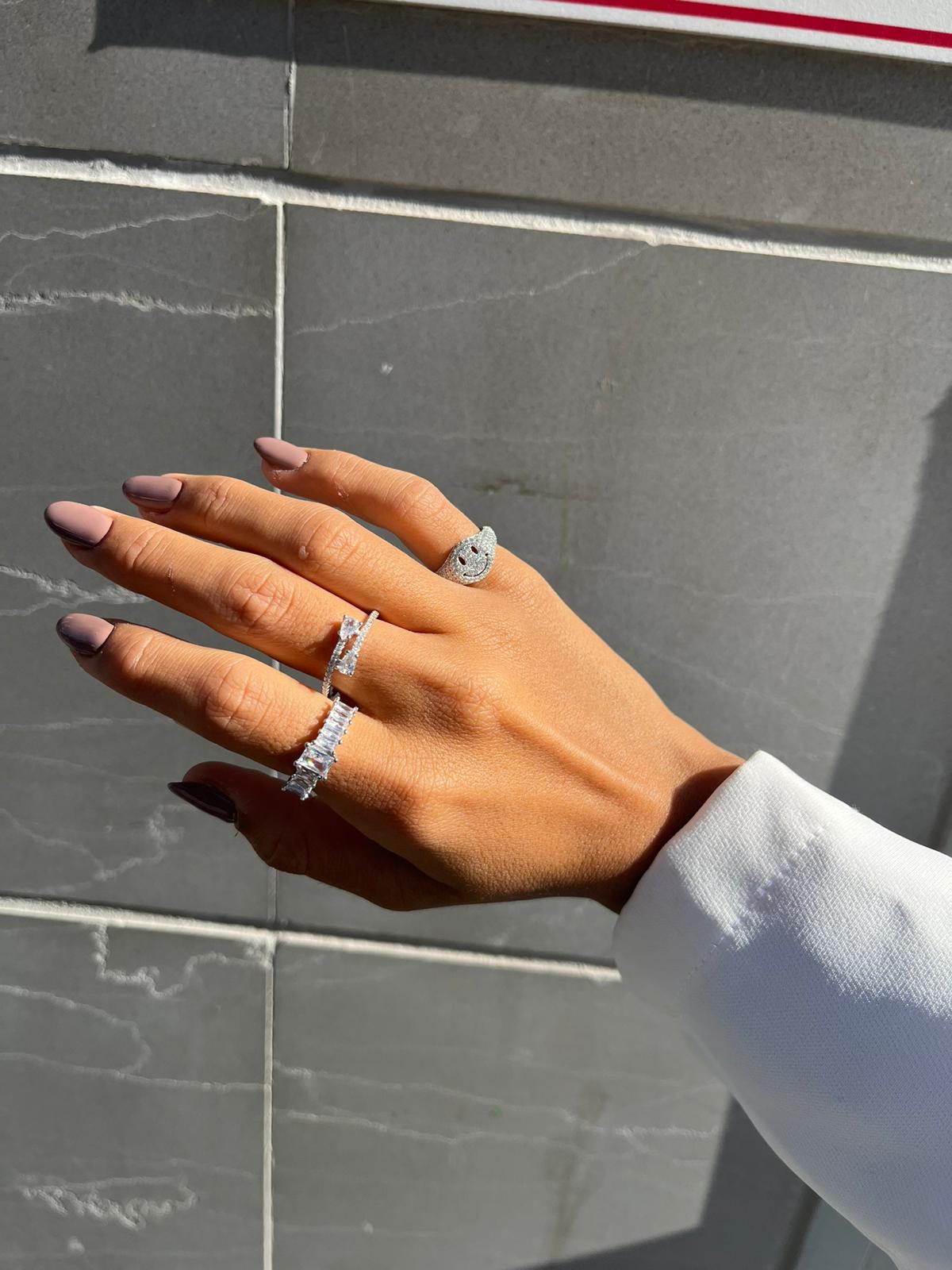 LOZ1084 טבעת לאישה משובצת זרקונים כסף מלא